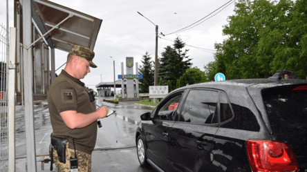 Виїзд 17-річного за кордон без військового обліку — чи можливо це - 290x166