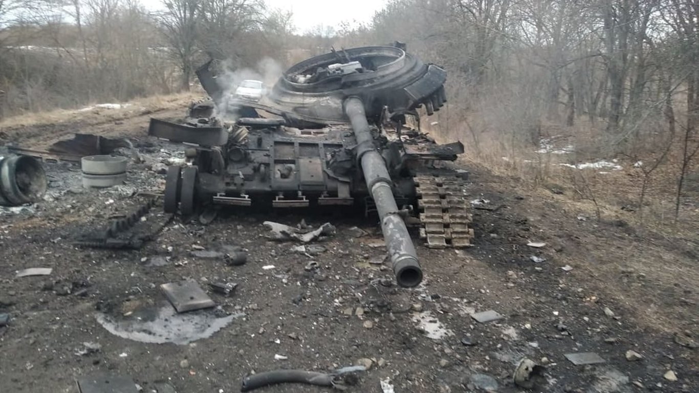 В армії РФ залишилось близько двох тисяч танків та стільки ж БТР та БМП, кажуть аналітики