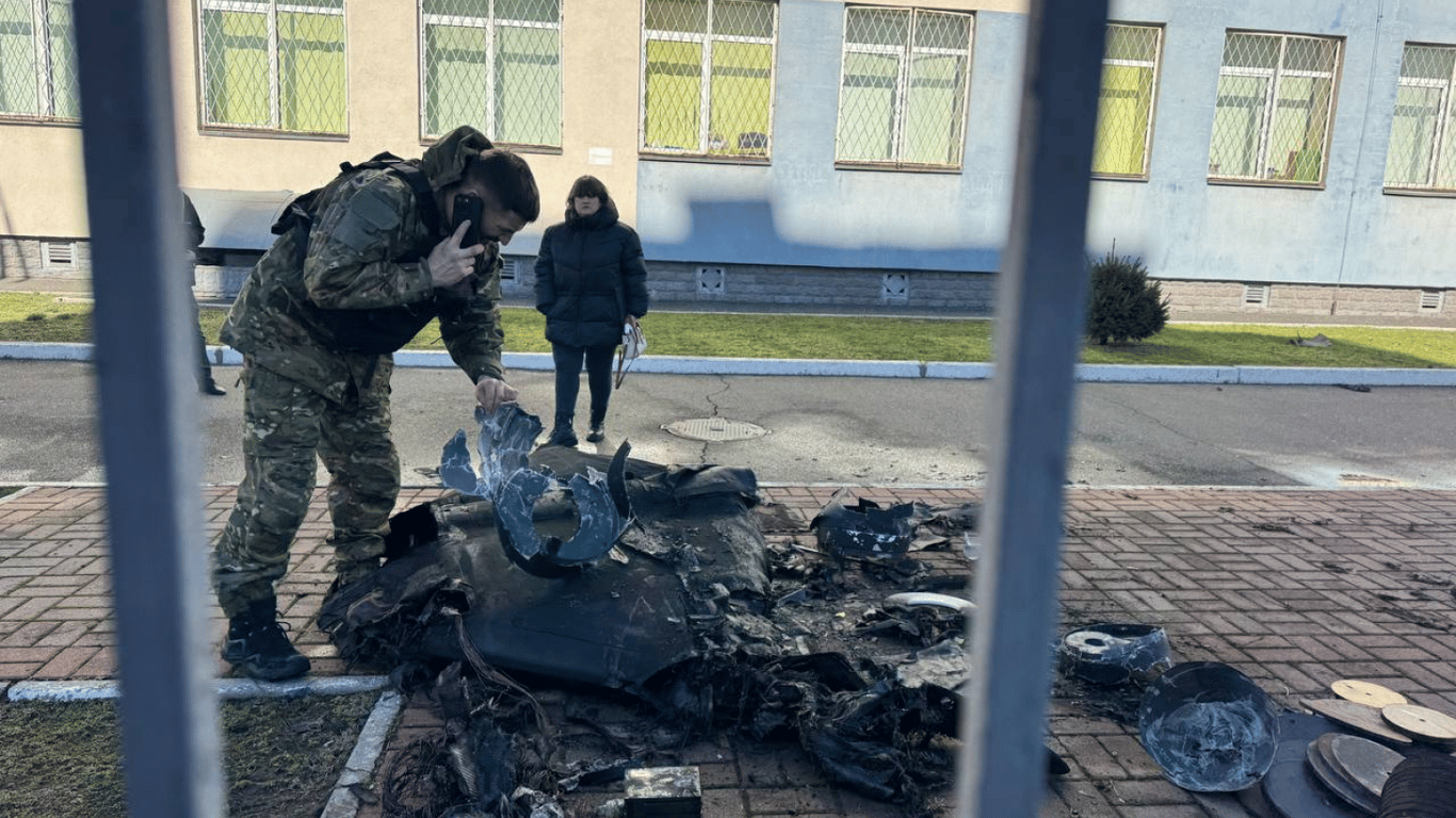 Обстріл Києва 18 березня — фахівці обстежують дрон