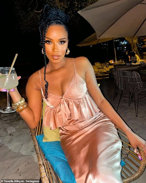 Ріанна втратила близьку людину - фото 2