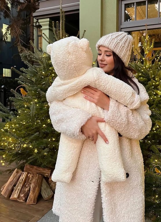 Білий колір в одязі набуває популярності знову у 2025