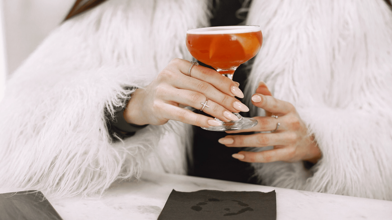 Манікюр, який має дорогий вигляд: головні кольори весни-2026