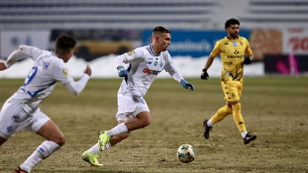 Динамо влаштувало бійку з Рухом на жахливому полі в Києві - 290x166