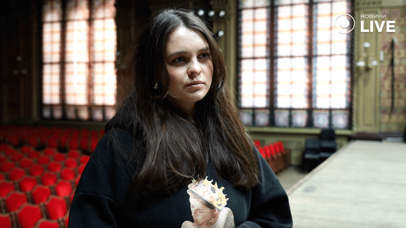 Експертка про оцінку пошкодження вітражів 