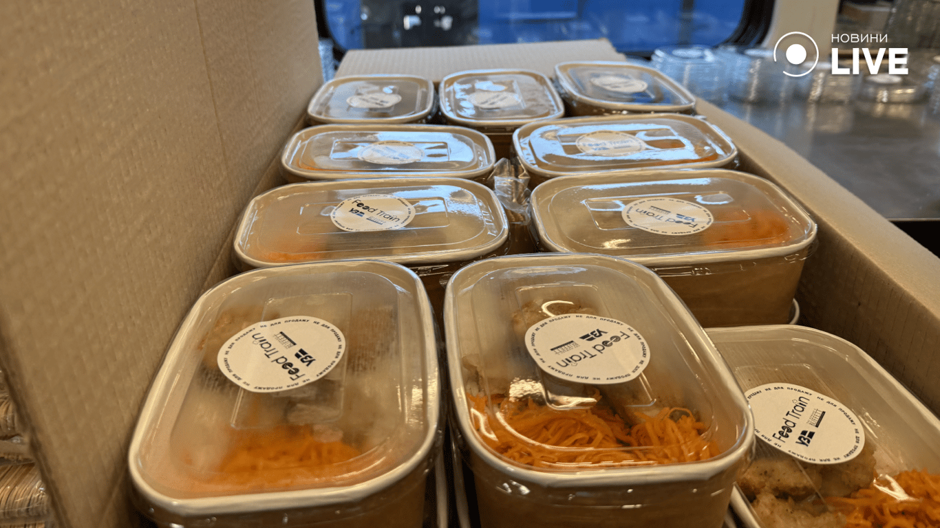 Потяг-кухня Укрзалізниці в Одесі: гаряча їжа під час блекауту - фото 8