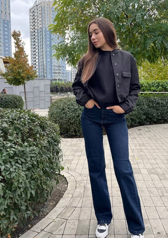 Прямі джинси - завжди актуальна класика