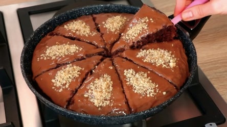 Торт на сковороде за 5 минут: готовится без миксера и весов - 290x166