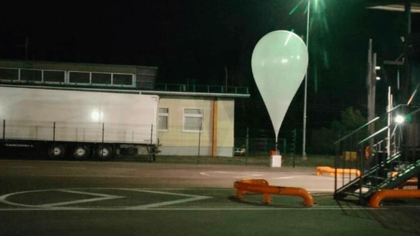 На литовской границе обнаружили большой воздушный шар из Беларуси