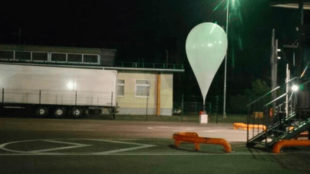В Литву из Беларуси прилетел огромный воздушный шар — что было внутри - 285x160