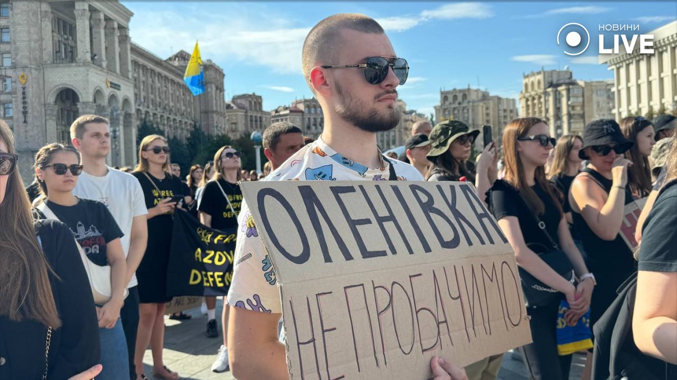 На Майдані відкрилась виставка про теракт в Оленівці