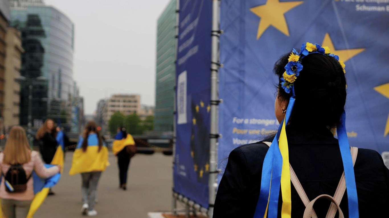 ЕС готовится предоставить Украине 50 млрд евро, — Bloomberg