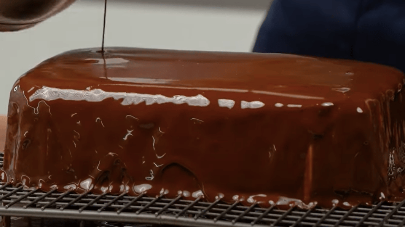 delicious strawberry and chocolate dessert without baking