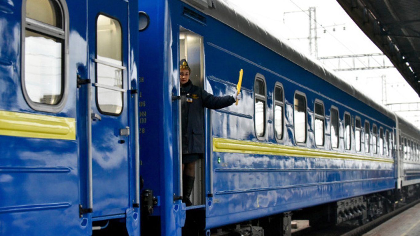 Из-за ракетной атаки рф в Украине задерживаются 11 поездов