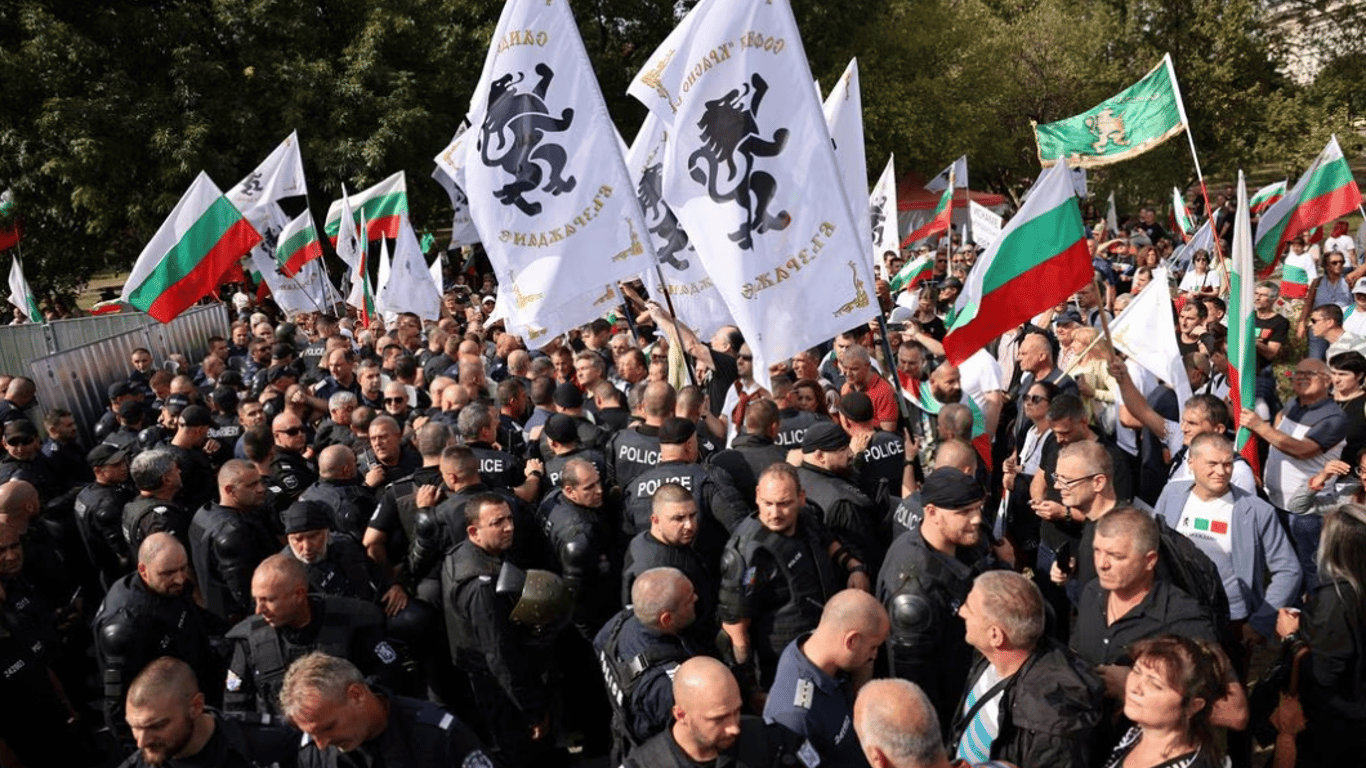 В Болгарии националисты требовали свернуть помощь Украине и дрались с полицией
