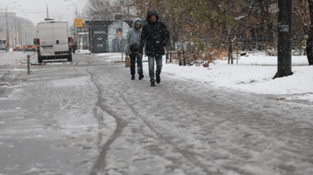 Улицы превратились в каток — в Киеве сильная гололедица - 290x166