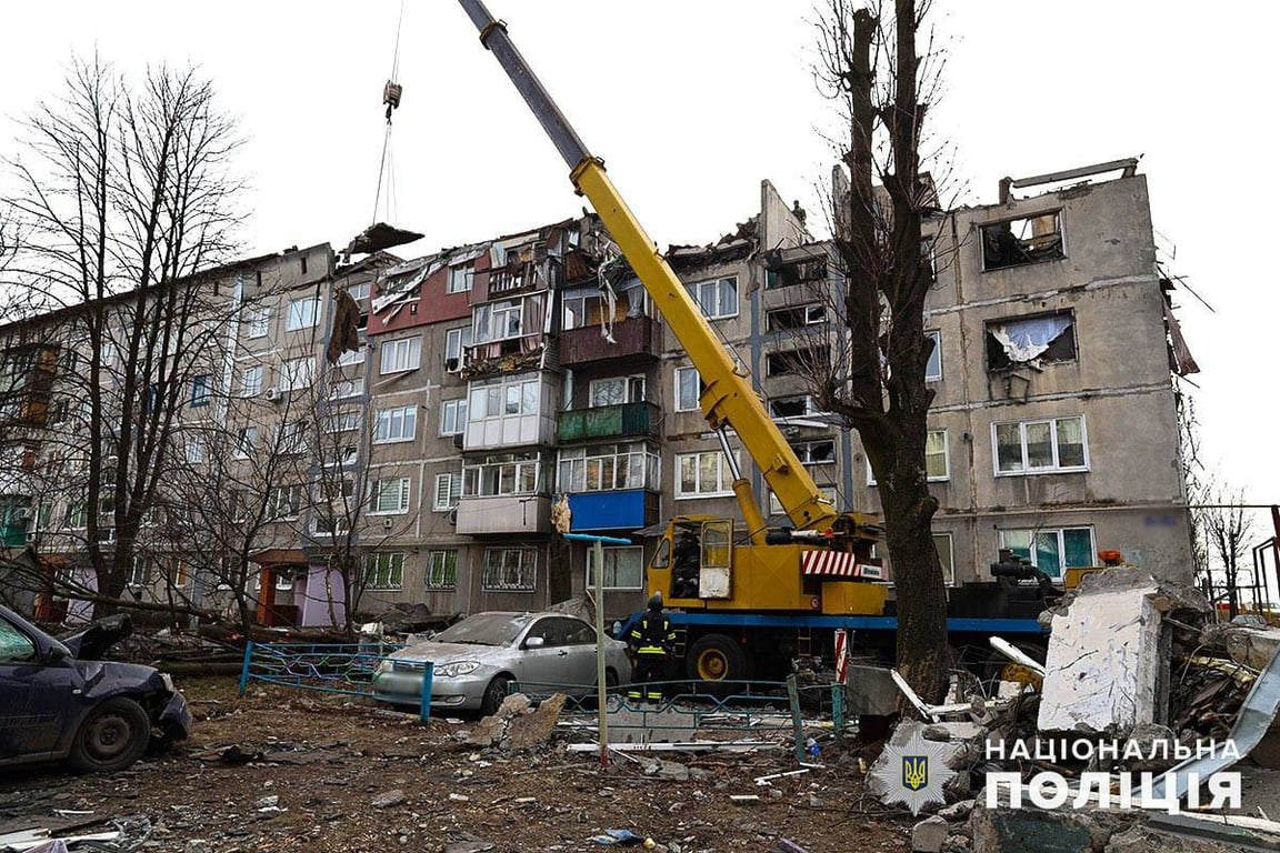Наслідки авіаудару по Мирнограду. Фото: Національна поліція України