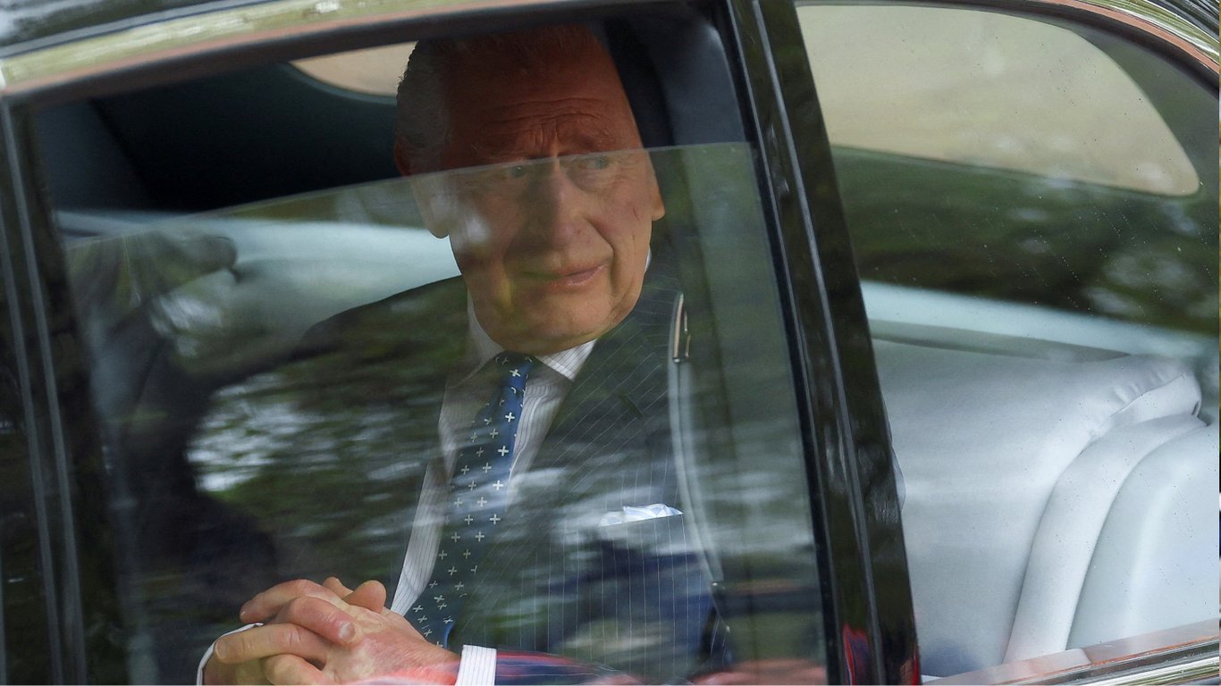 Чарльз III приехал в Букингемский дворец: первые фото в день коронации