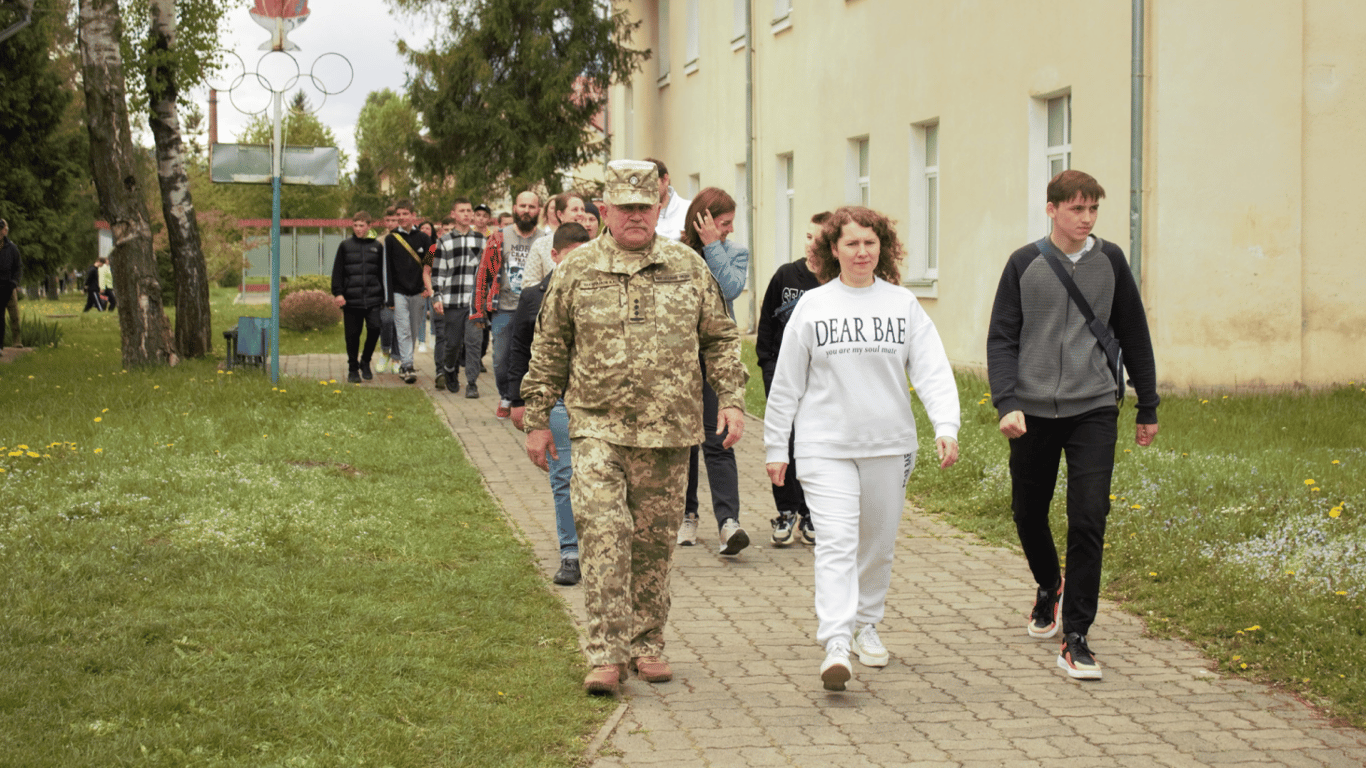 Вихователі у школах та ліцеях - відстрочка для вихователів - законність такої відстрочки