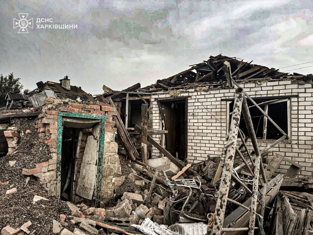 Фото наслідків обстрілу Золочева 12 червня