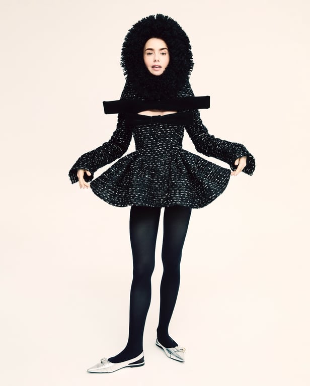 Лілі Коллінз у чудернацькій сукні. Фото: instagram/lilyjcollins