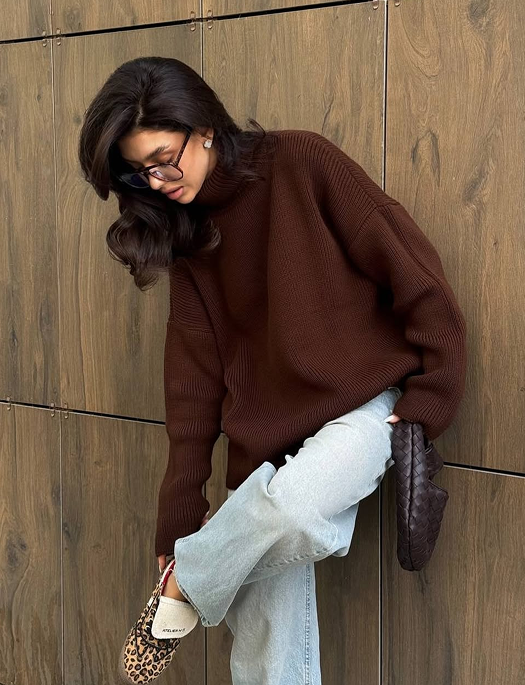 What to wear with a brown sweater
