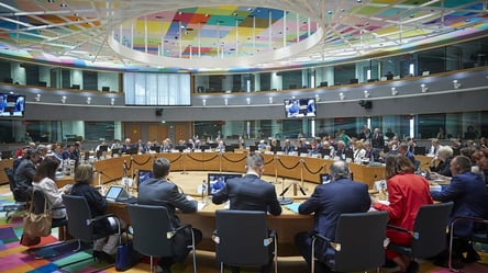 Рада ЄС продовжила дію обмежень щодо підсанкційних осіб ще на пів року - 285x160
