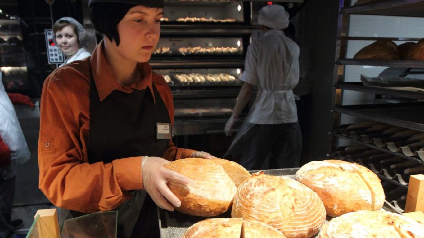 Ціни в Україні — на полицях магазинів дорожчає хліб