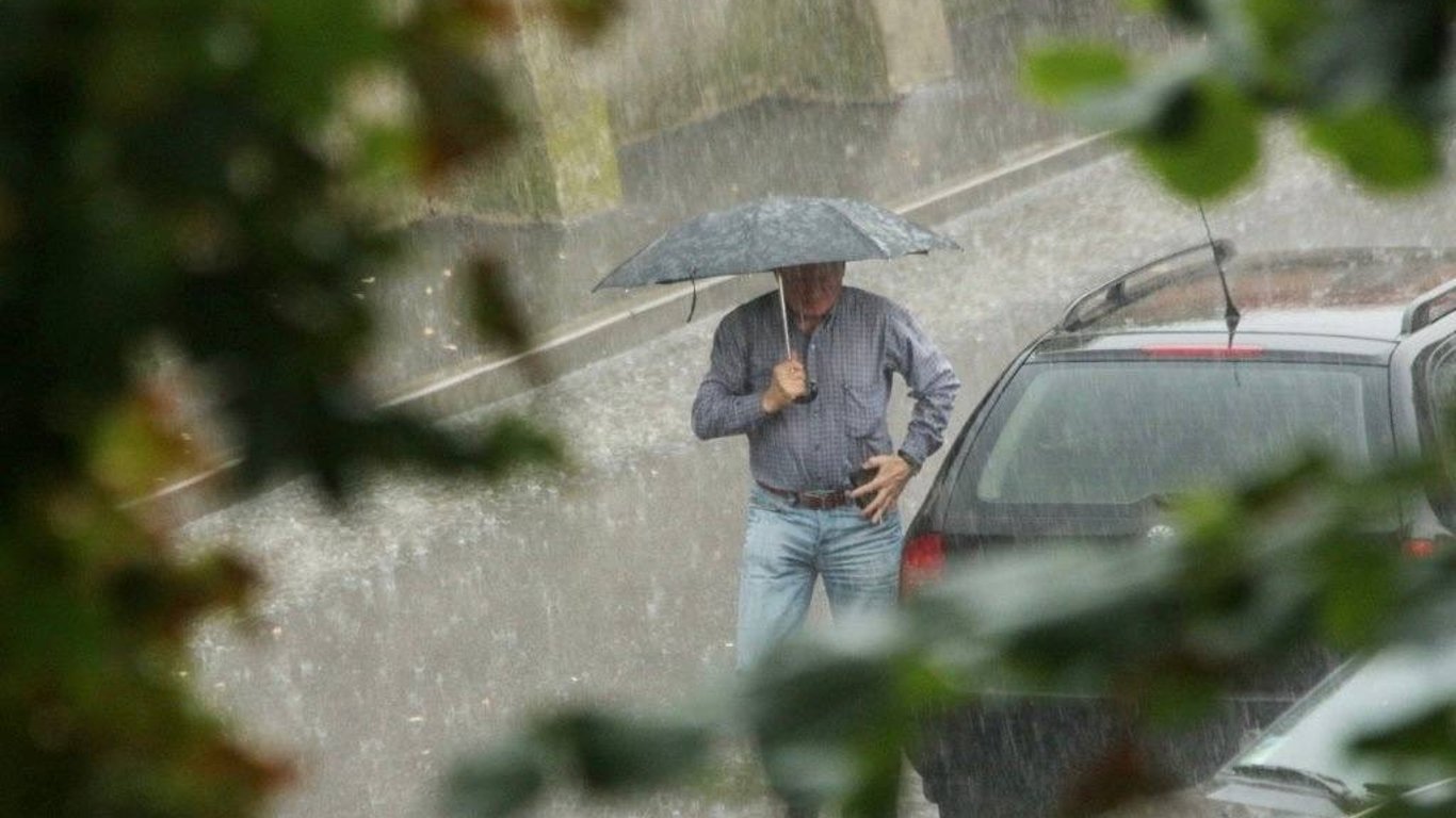 Дощі, грози та пожежна небезпека — синоптики попередили про мінливу погоду