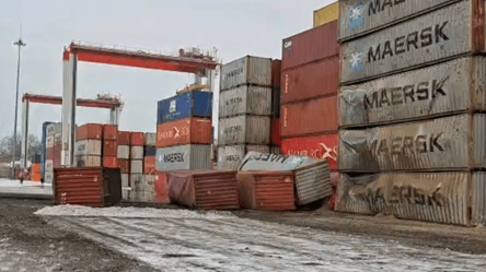 Удар по портовой инфраструктуре Одесчине — повреждено судно - 290x166