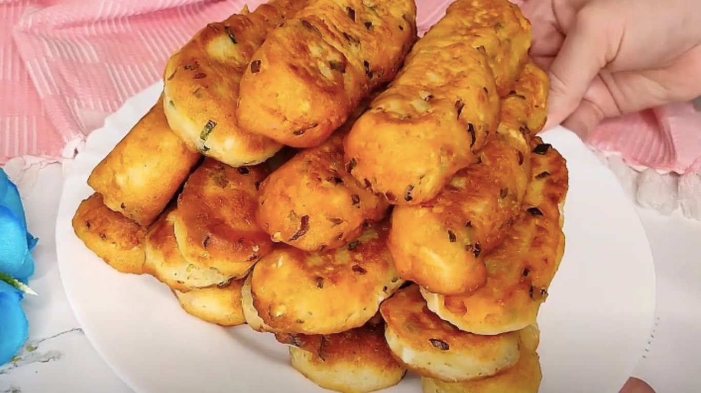 пирожки через несколько минут с яйцом и луком