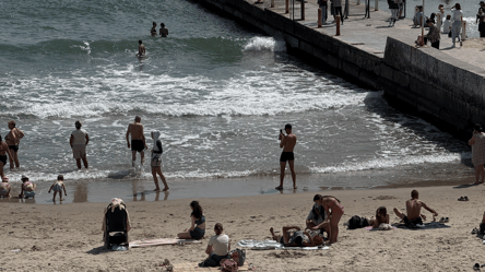 Кінець літа відчувається — море в Одесі вже холодне - 285x160