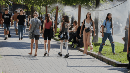 Літня спека знову порадує українців — якою буде погода завтра - 285x160