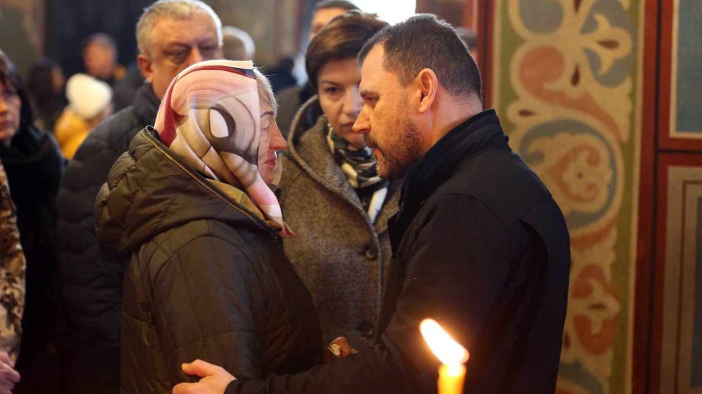 Трагедія в Броварах  — Ігор Клименко і колектив МВС вшанували пам'ять Монастирського та загиблих колег
