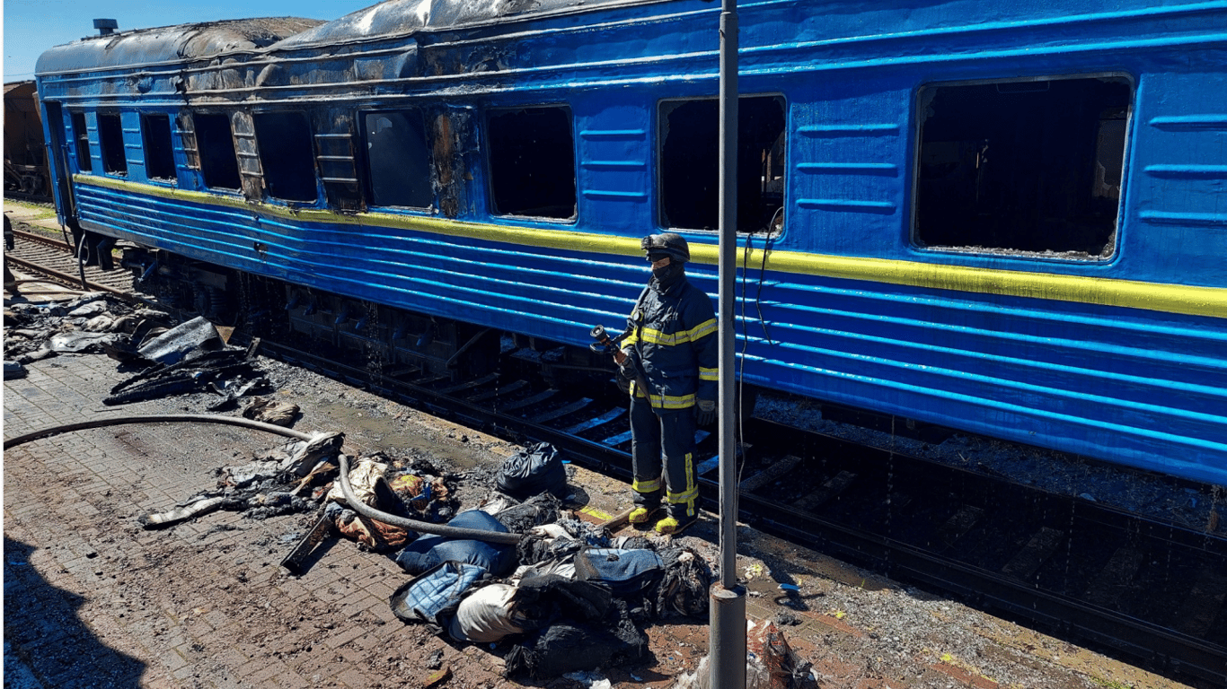 Затримка потягів Харків — росіяни вдарили по залізниці