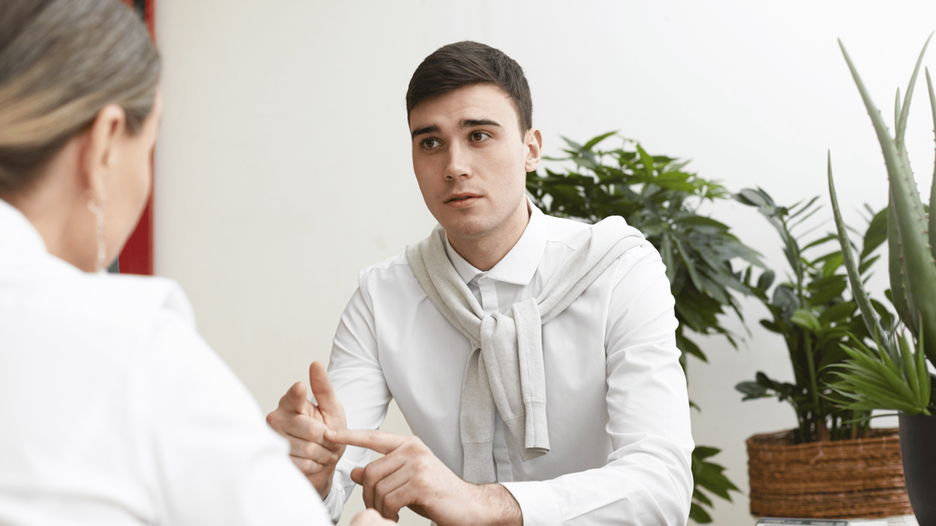 Хлопець на співбесіді