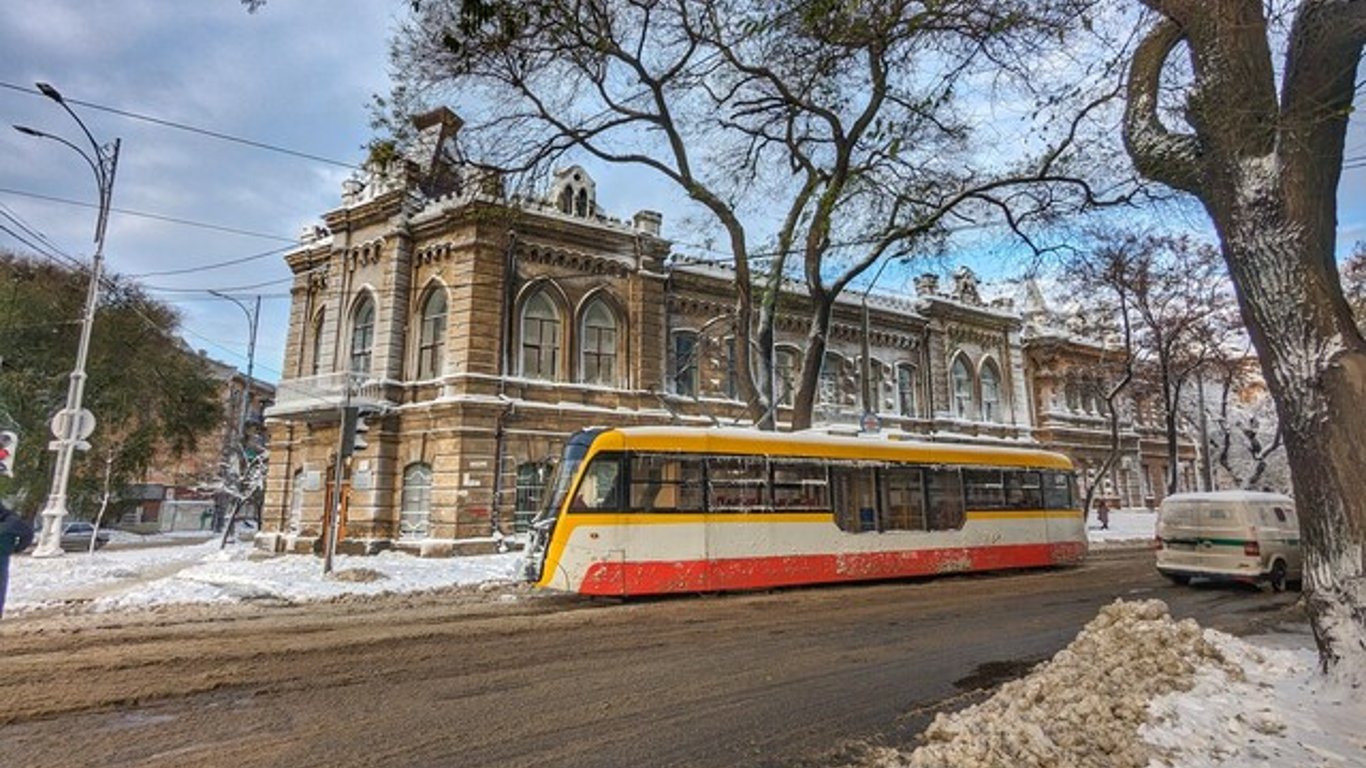 В Одесі частина громадського транспорту не вийшла на маршрути — причини