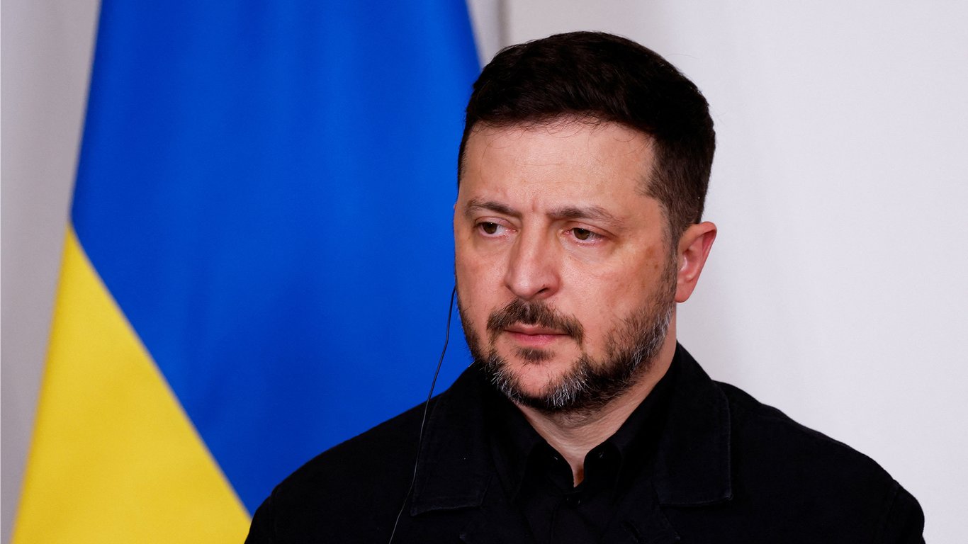 Зеленский ввел новые санкции против военных и "теневого флота" РФ