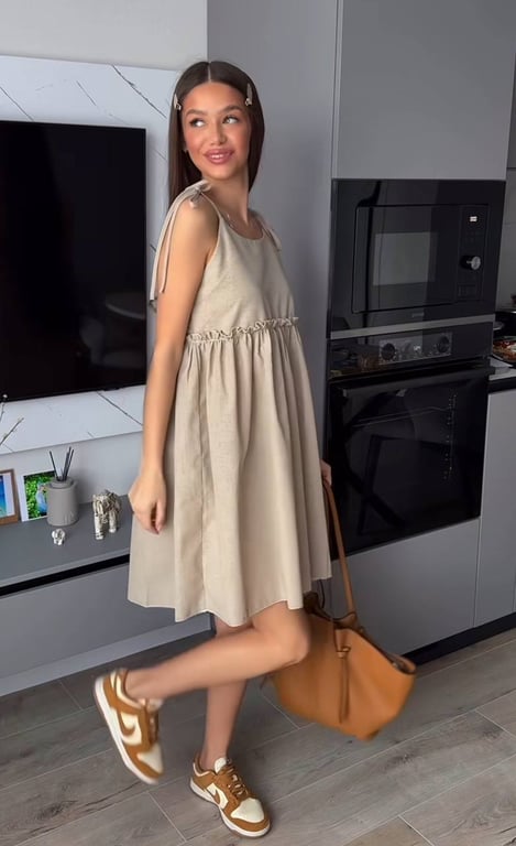 Linen and natural fabrics are always appropriate in summer