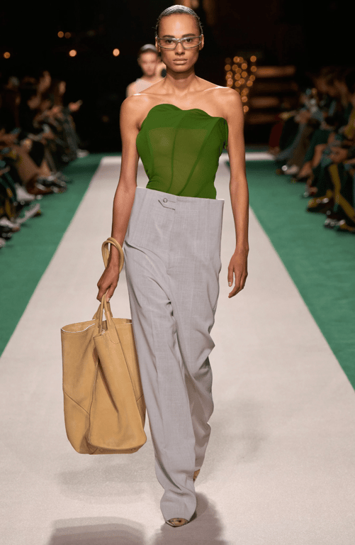 Victoria Beckham здивувала новими широкими штанами