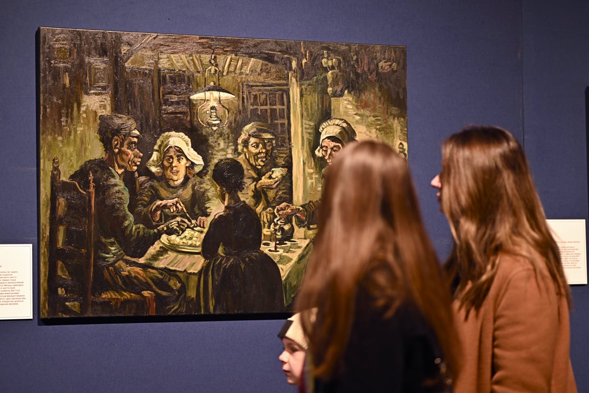 У столиці України вперше відкрили виставку "Всесвіт Ван Гога"
