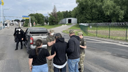 Українців депортують зі США та ЄС: нардеп заявив, що випадки частішають - 290x166