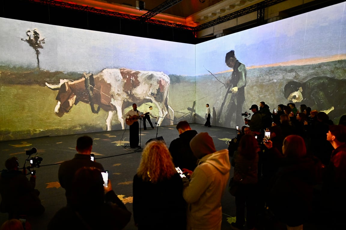 У столиці України вперше відкрили виставку "Всесвіт Ван Гога"