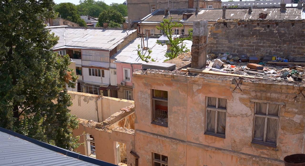 Ремонт поврежденного обстрелом дома в Одессе — на каком этапе - фото 2