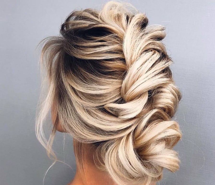 Стильні зачіски на Новий рік Змії 2025 — святкові образи - фото 2