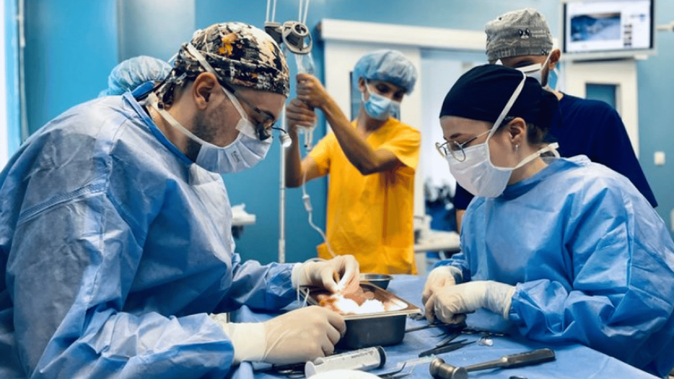 Львовский центр трансплантологии рассказал об уникальных операциях, проведенных в 2023 году