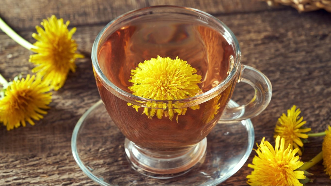 Як приготувати чай з кульбаби — цілющий рецепт для жіночого здоров'я