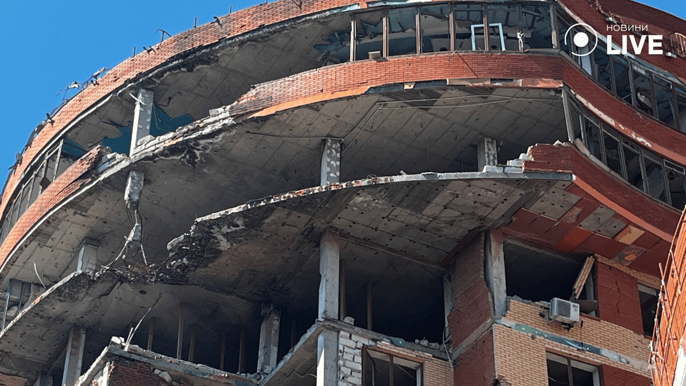 Наслідки ракетного удару по бізнес-центру «Шевченківський» в Одесі