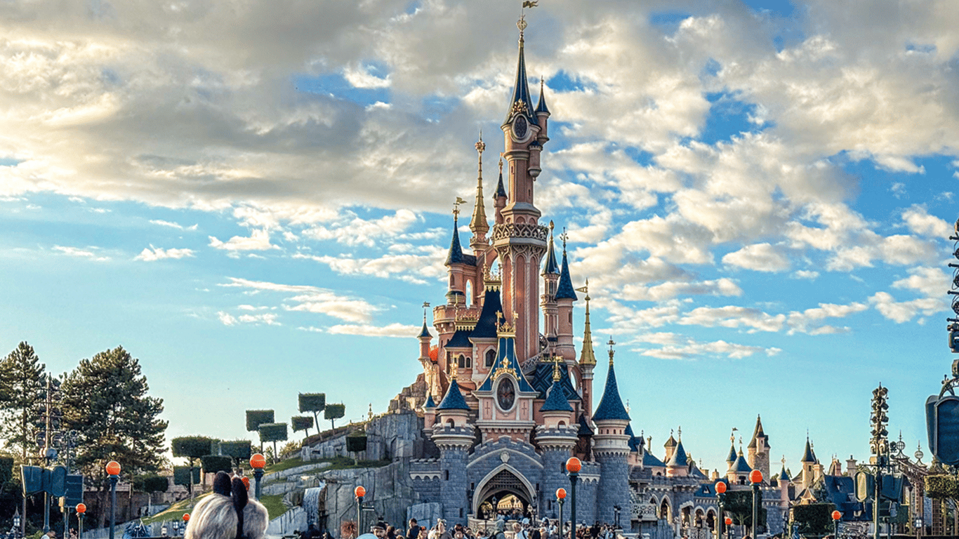 Парижский Диснейленд в 2026 году: очереди, цены и новые аттракционы