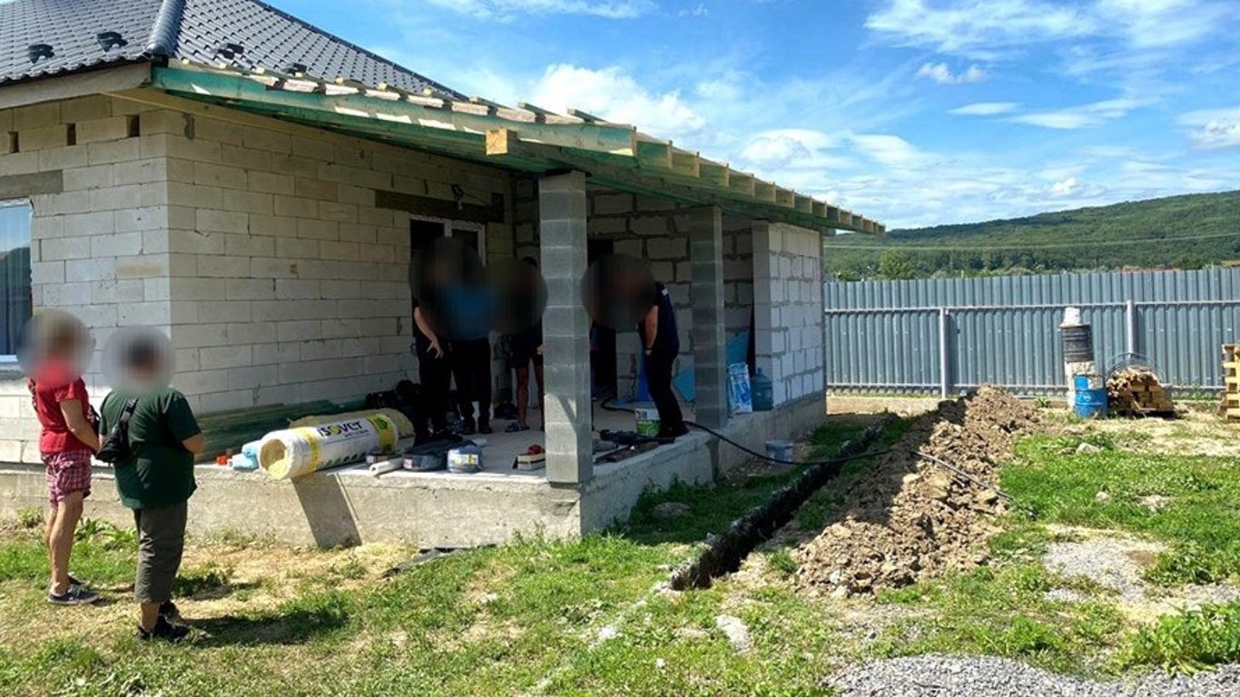 Вынуждал военных на Закарпатье строить дом — экс-чиновнику ТЦК грозит заключение