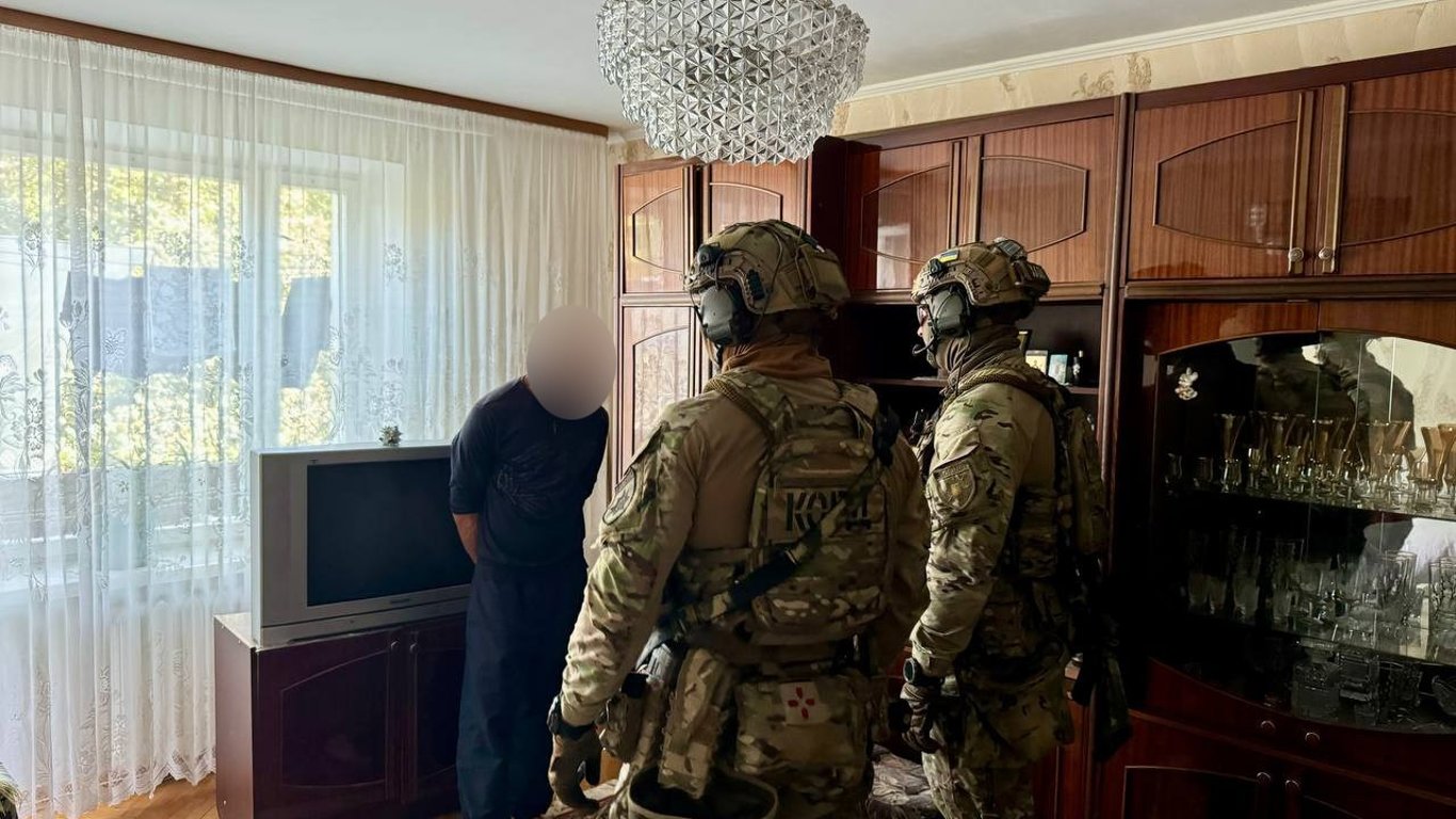 На Волині затримали чоловіка, який погоржував пістолетом працівникам ТЦК